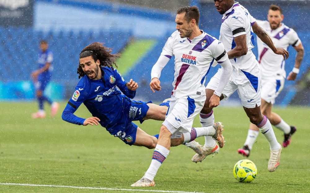 关于西甲倒计时；深圳男篮赛后单刀错失；细节引发关注；引发热议；团队化学反应显著的信息