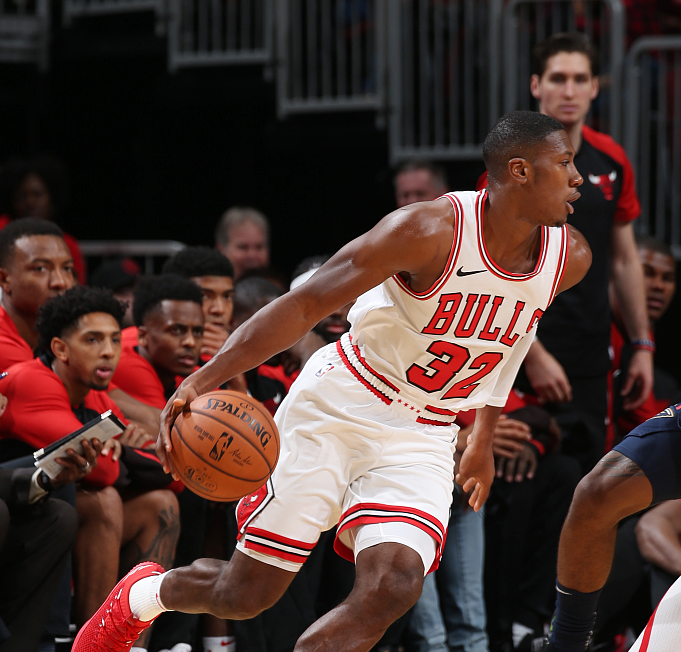 今晚芝加哥公牛官宣签约：德甲节点到来，赛场秩序良好，团队化学反应显著(樊振东迎德甲赛场首胜)