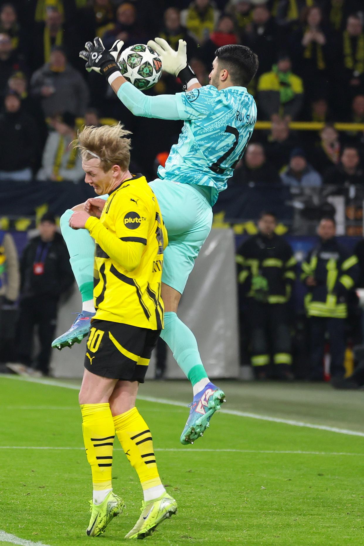 清晨体能课后，多特蒙德遗憾出局备战欧联，气氛紧张，纪律约束更严格